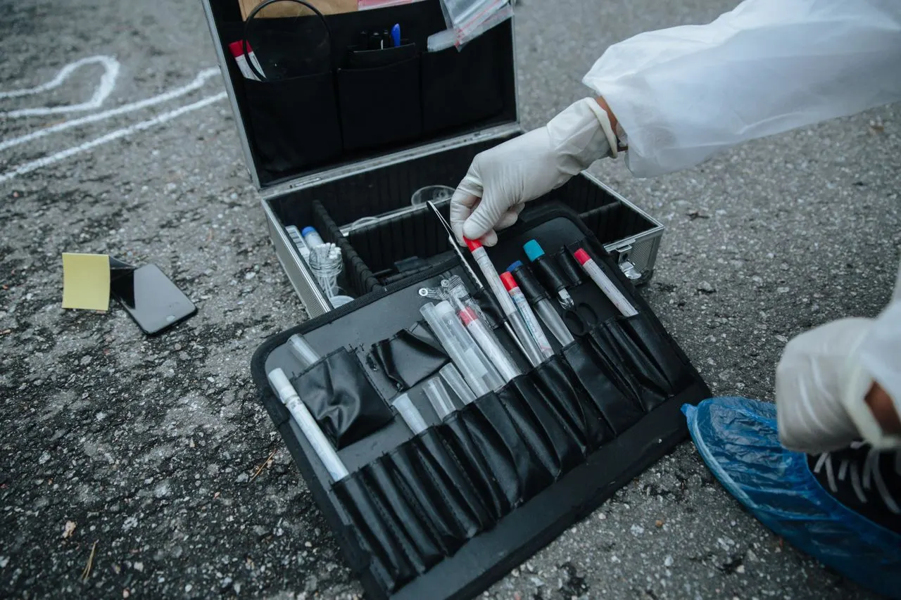 A gloved technician selects a swab from an evidence kit beside a chalk outline, the crime scene skills taught in online bachelor's degrees in forensic science for California students